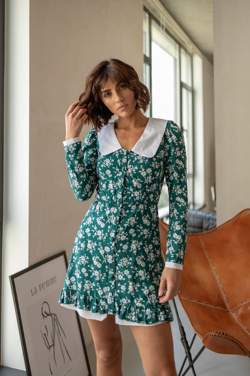 Dress EMMA in a floral print with a white green color